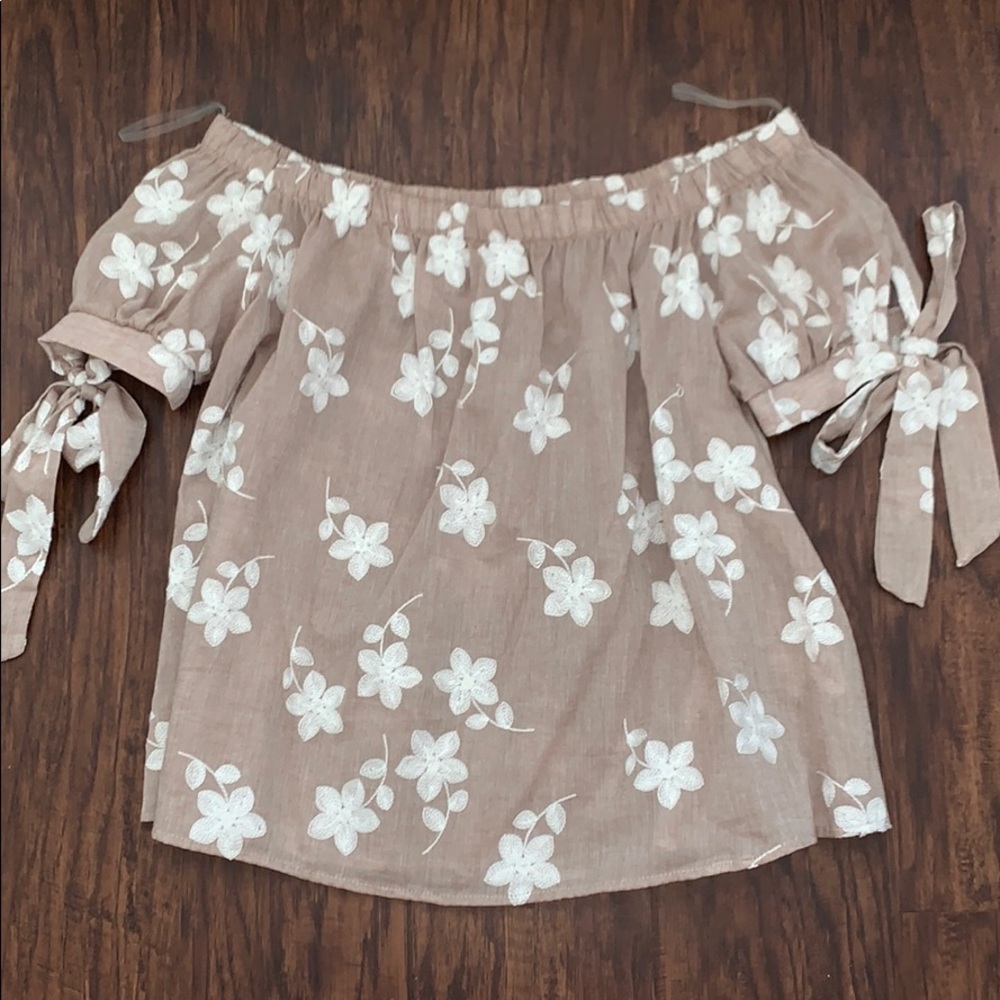 Brand new altard state off the shoulder top